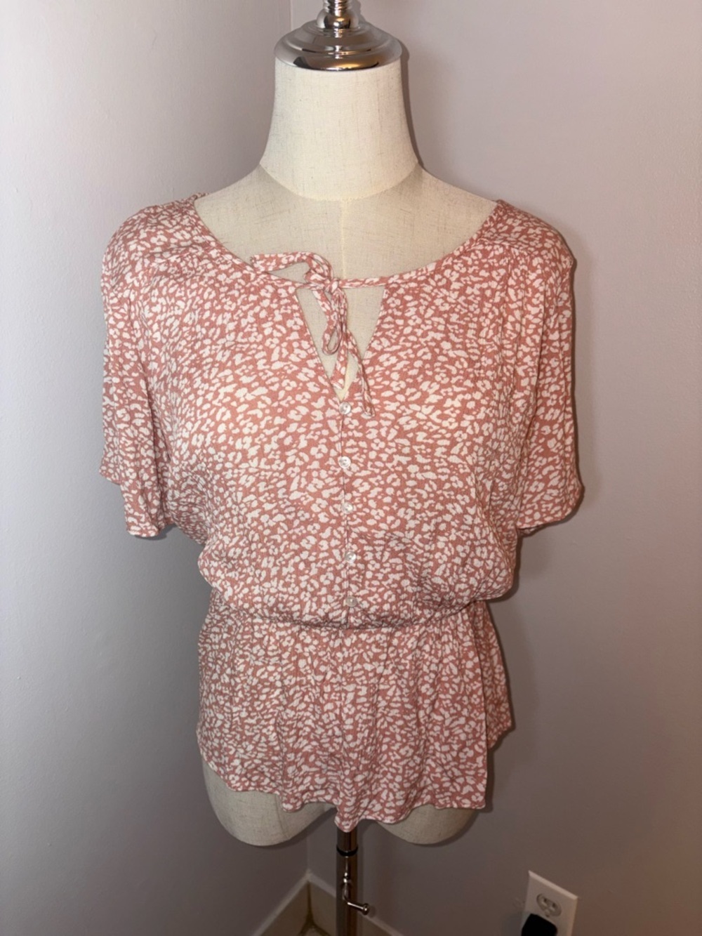 Abercrombie & Fitch Cinched Waist Dainty All Over Pattern Peplum Top‎ Size Small